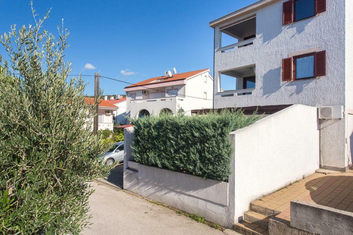 1-Bedroom Apartment With Loggia In Punat Island Krk Exteriör bild