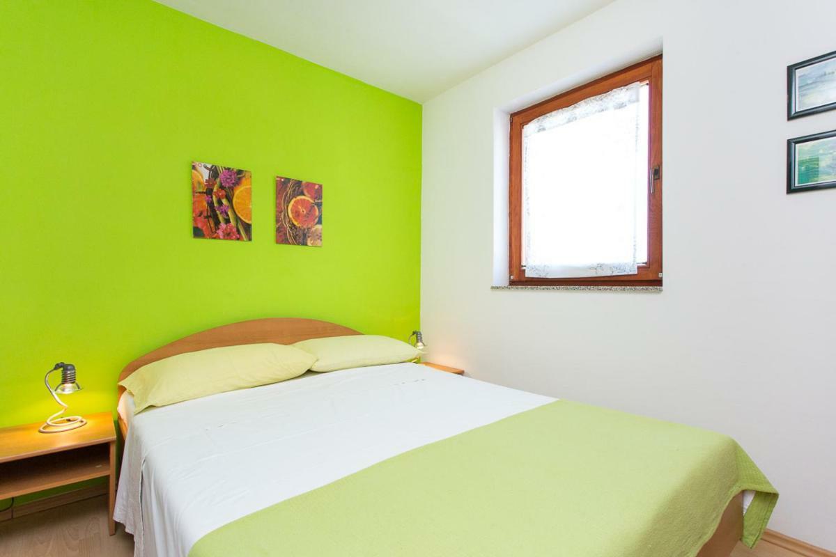 1-Bedroom Apartment With Loggia In Punat Island Krk Exteriör bild